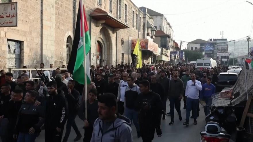 Palestinos asisten a funeral de adolescente asesinada por israelíes 