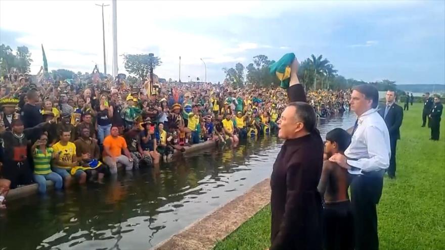 Bolsonaro impulsa públicamente un golpe de Estado en Brasil