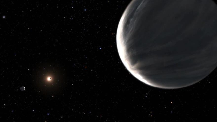 El exoplaneta Kepler-138d (dch.) y Kepler-138c (izda.) y más cerca de la estrella, como una silueta, Kepler-138b. (Foto: NASA)