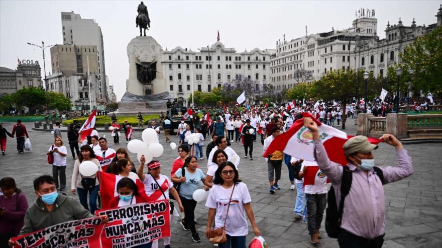 ‘Lima parece zona de guerra y peruanos sufren persecución política’