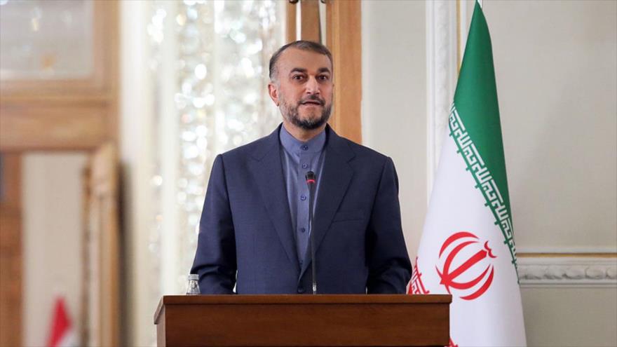 El canciller de Irán, Hosien Amir Abdolahian, durante una rueda de prensa en Teherán, capital persa. 