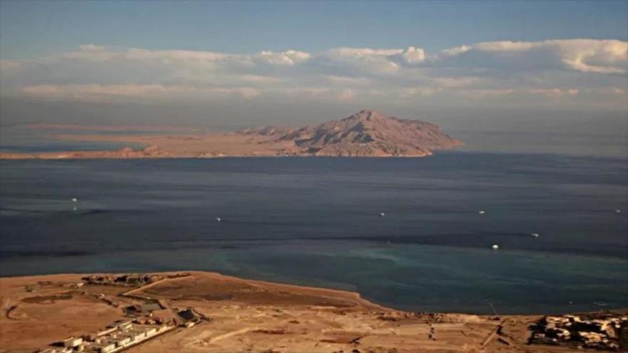 Tiran y Sanafir están deshabitadas salvo por las fuerzas de mantenimiento de la paz y las tropas.