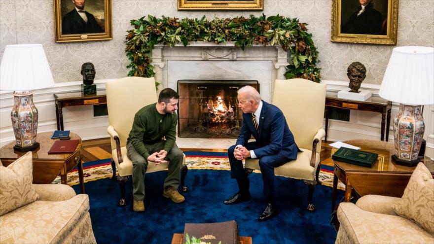 El presidente de EE.UU., Joe Biden, (dch.) y presidente ucraniano, Volodímir Zelenski, en la Casa Blanca, 21 de diciembre de 2022. (Foto: Getty Images)