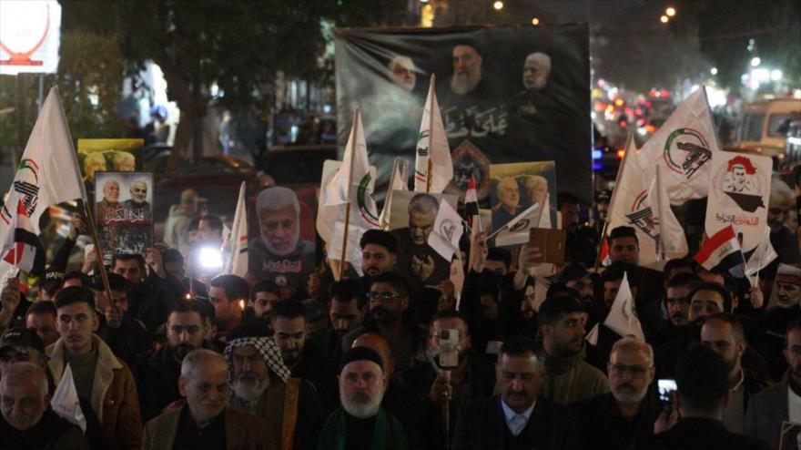 Los iraquíes celebran una marcha en homenaje a los líderes de la lucha antiterrorista en Bagdad (capital), 29 de diciembre de 2022.