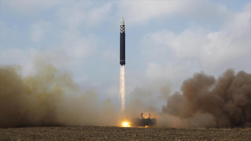 EEUU mantiene tensión con Corea del Norte, apuntando a China