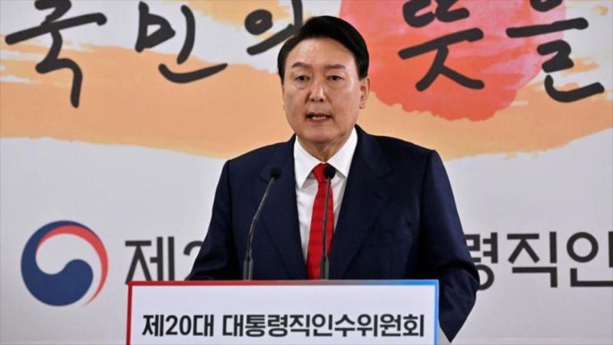 El presidente surcoreano, Yoon Suk-yeol, habla durante una conferencia de prensa, Seúl, Corea del Sur, 20 de marzo de 2022. (Foto: Reuters)