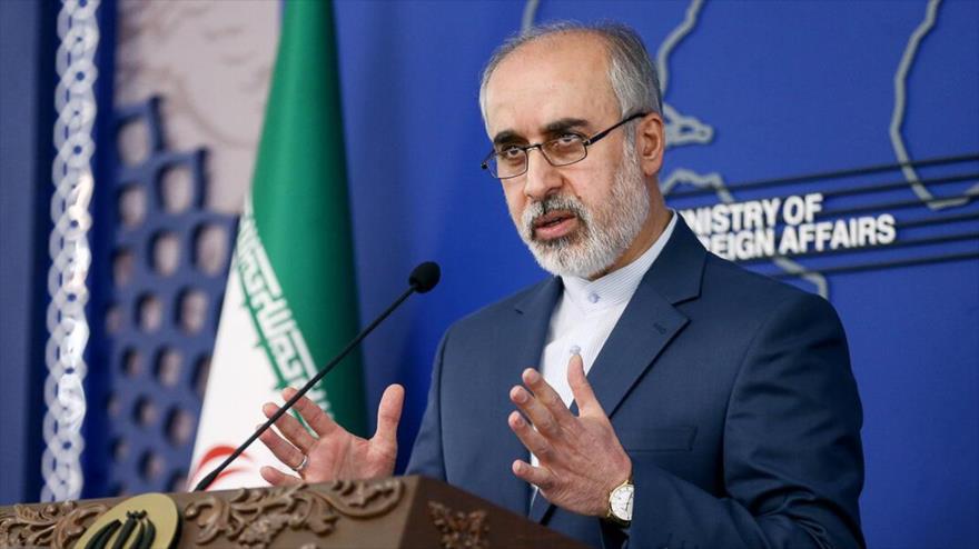 El portavoz de la Cancillería de Irán, Naser Kanani, durante una rueda de prensa semanal, 2 de enero de 2023. (Foto: IRNA)