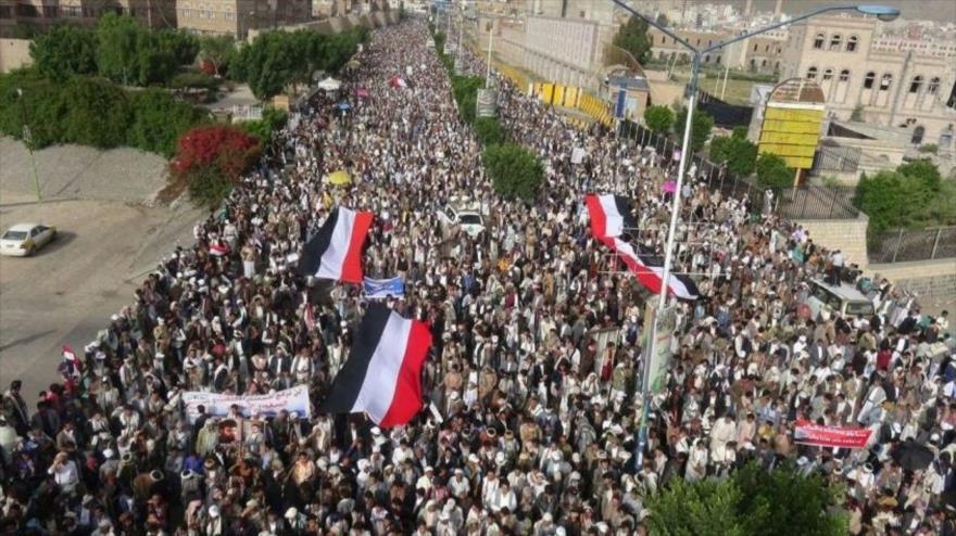 Vídeo: Yemeníes marchan contra asedio y guerra apoyados por EEUU