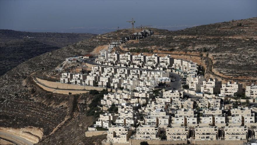 Una vista del asentamiento israelí de Givat Zeev, cerca de Ramalá en la Cisjordania ocupada. (Foto: AFP)
