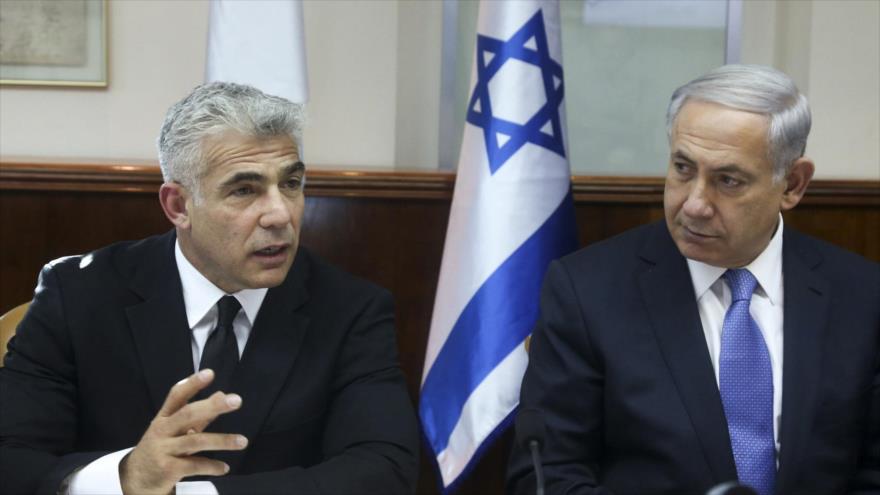 El ex primer ministro de Israel Yair Lapid (izda.) y el actual primer ministro del régimen israelí, Benjamín Netanyahu.