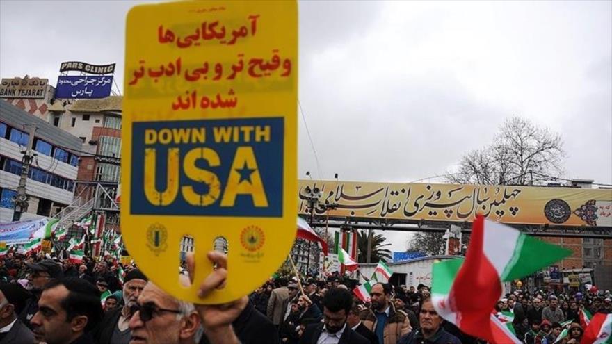 Una marcha de la nación iraní por el aniversario de la victoria de la Revolución Islámica de Irán.