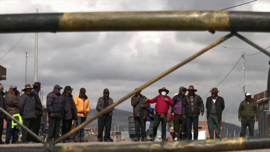 Manifestantes contra gobierno en Perú mantienen bloqueos en rutas