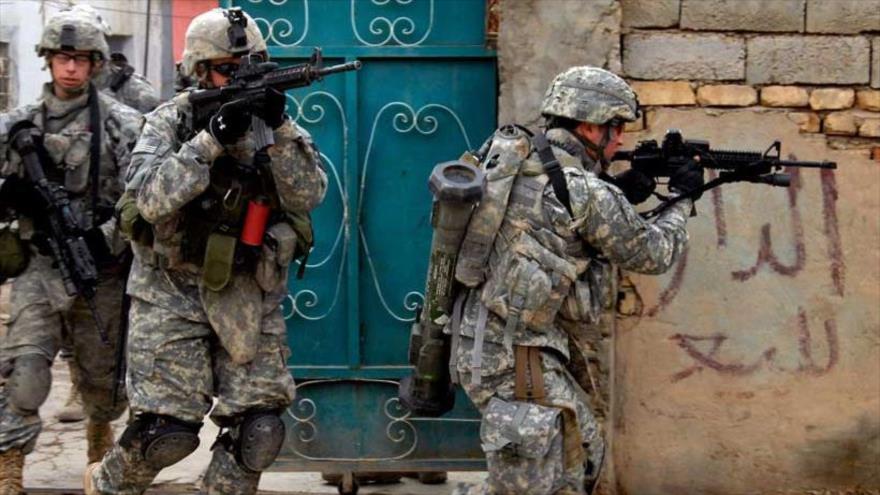 Los militares estadounidenses se ven en una ofensiva a una localidad iraquí. 