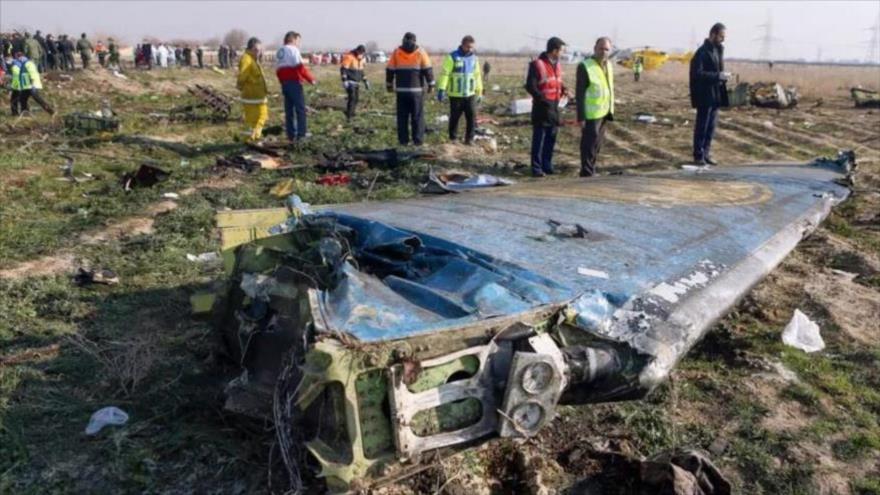 Los restos del avión de Ukrainian International Airlines, derribado en un accidente en las afueras de Teherán, capital persa, 8 de enero de 2020.