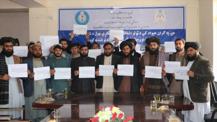 Profesores de la Universidad de Helmand realizan una reunión de protesta para pedir justicia por crímenes de guerra del príncipe británico Harry.