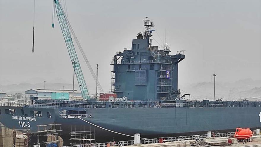 El buque Mártir Mahdavi, perteneciente al CGRI de Irán, en un astillero al oeste de Bandar Abás, sur de Irán. 