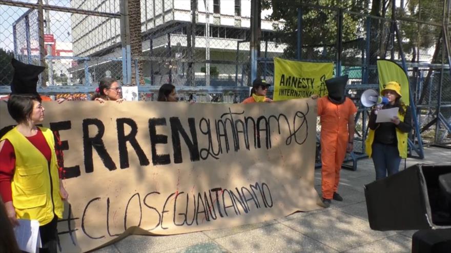Mexicanos cercan embajada de EEUU pidiendo el cierre de Guantánamo