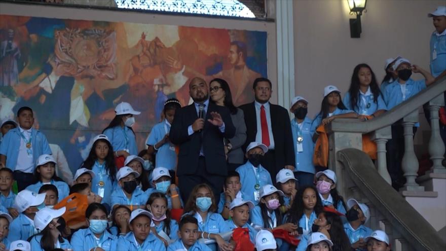 Honduras implementa proyecto con maestros cubanos