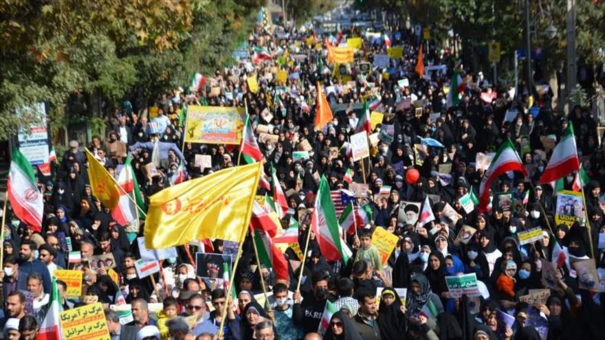 Iraníes marchan para condenar blasfemias de Charlie Hebdo, 13 de enero de 2023. (Foto: IRNA)
