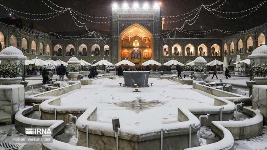 La nieve se extiende como una alfombra blanca sobre Irán 