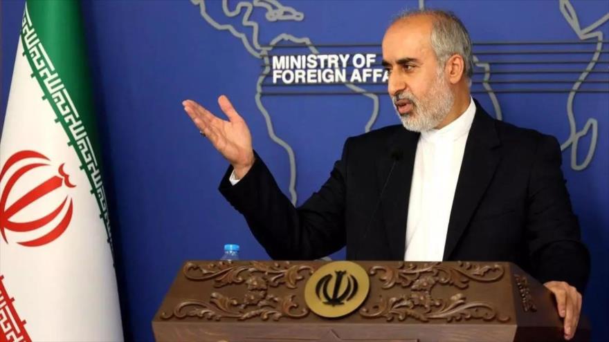 Portavoz de la Cancillería iraní, Naser Kanani, habla con la prensa, Teherán.