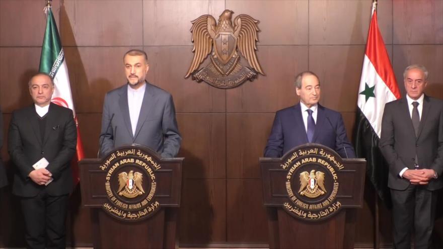 El canciller iraní, Hosein Amir Abdolahian, y su par sirio, Faisal al-Miqdad, en una rueda de prensa en Damasco, 14 de enero de 2023.