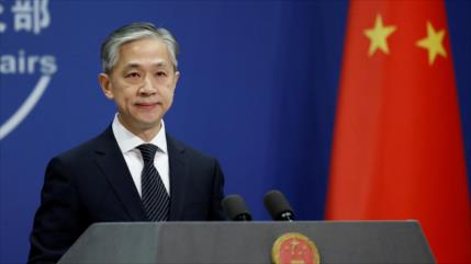 China insta al Reino Unido a “despertar de su sueño colonial” 