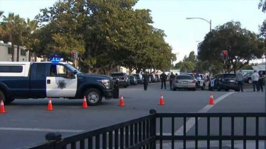 Policías en el lugar de una balacera en Estados Unidos.