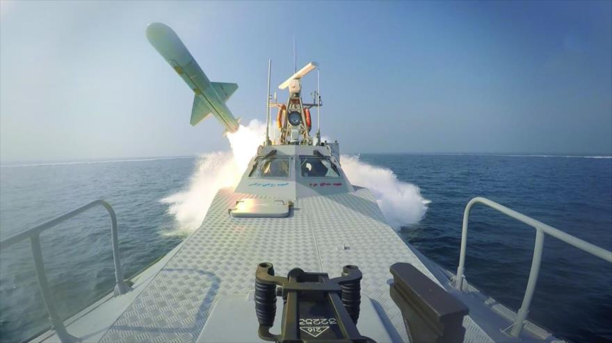 Vídeo: Marina del CGRI realiza ejercicios militares en Golfo Pérsico
