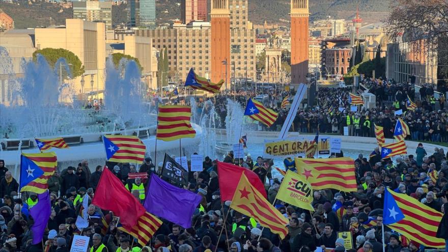 Independentistas marchan en Barcelona contra cumbre España-Francia