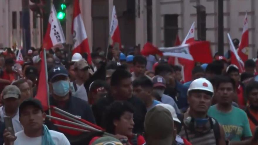 Suben a 53 los muertos de las protestas en Perú - Noticiero 16:30