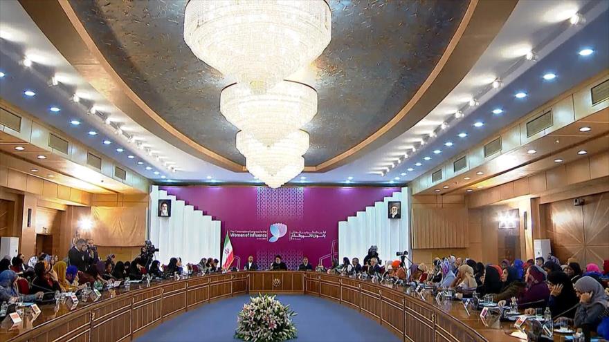 Teherán celebra primer Congreso de Mujeres Influyentes