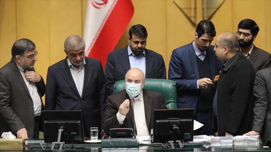 El presidente del Parlamento iraní, Mohamad Baqer Qalibaf, habla durante una sesión del Legislativo, 1 de enero de 2023. (Foto: ICANA)