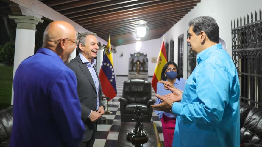 El presidente de Venezuela, Nicolás Maduro, recibe al expresidente del gobierno de España, José Luis Rodríguez Zapatero, Caracas, 19 de enero de 2023.
