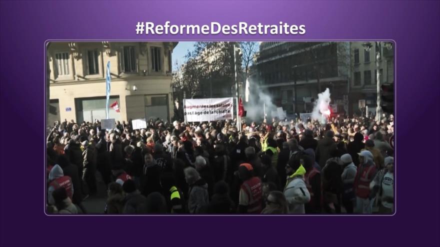 Franceses protestan contra reforma de pensiones de Macron | Etiquetaje