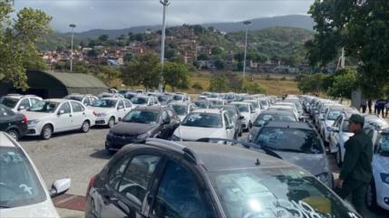 Vídeo: Primer lote de mil vehículos iraníes arriba a Venezuela
