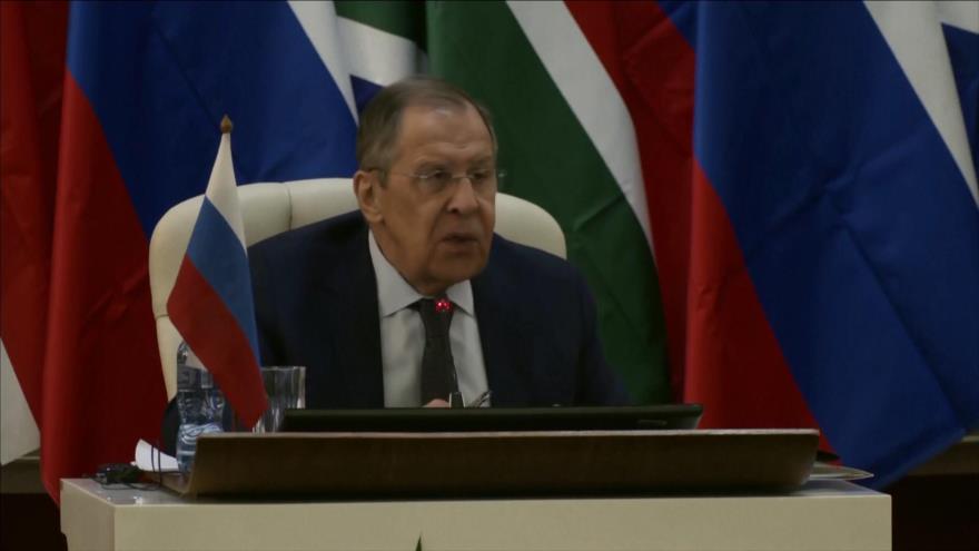 Lavrov lamenta falta de interés de Ucrania para resolver el conflicto