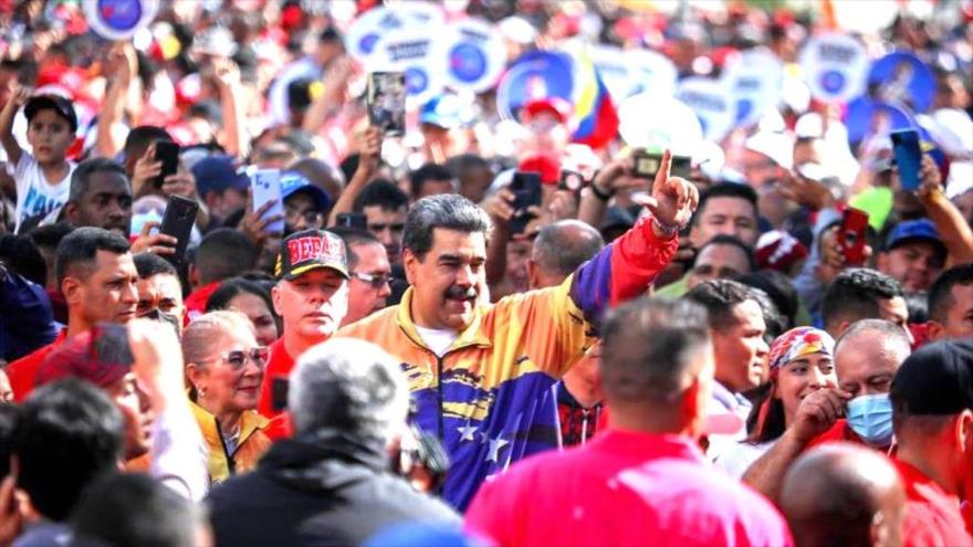 El presidente de Venezuela, Nicolás Maduro, participa en la masiva marcha de ciudadanos contra sanciones de EEUU, Caracas, 23 de enero de 2023.