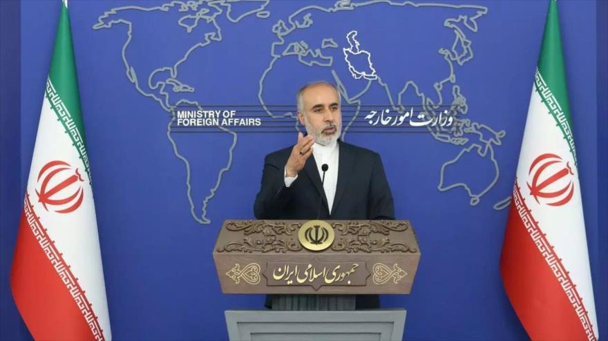 Portavoz de la Cancillería iraní, Naser Kanani, habla con la prensa, Teherán.