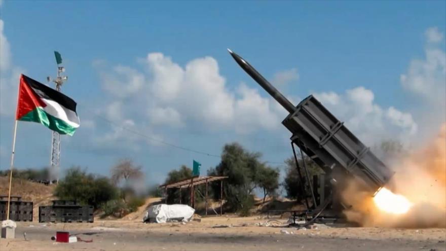 Un lanzamiento de misil por la Resistencia palestina en la Franja de Gaza.