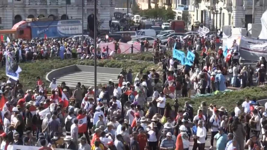 Presidenta peruana llama una “tregua nacional” en medio de protestas - Noticiero 02:30