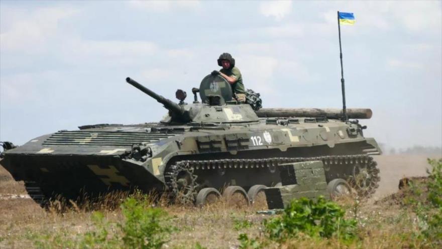 Vídeo: Vehículo blindado ucraniano destruido por mina de tropas amigas