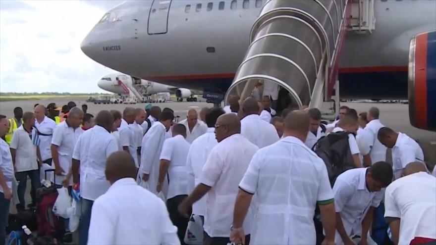 México recibe médicos cubanos ante déficit de médicos especialistas