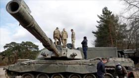 Londres entrena a militares ucranianos para maniobrar Challenger 2