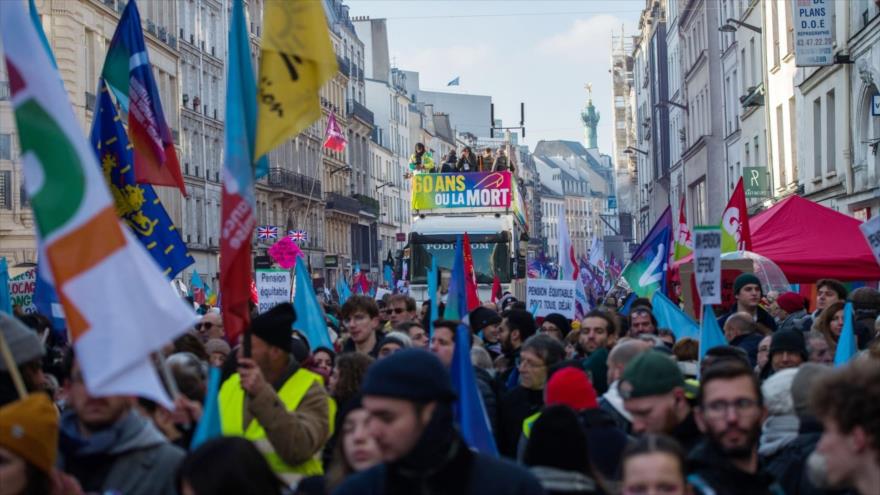 Franceses se manifiestan en París contra la reforma de las pensiones, 21 de enero de 2023. (Foto: Getty Images)