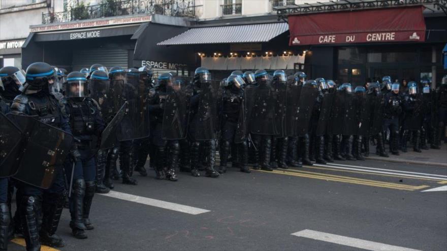 La policía antidisturbios durante una protesta por la reforma de las pensiones en París, capital de Francia, 21 de enero de 2023. (Foto: Getty Images)