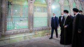 Líder de Irán rinde homenaje al fundador de la República Islámica