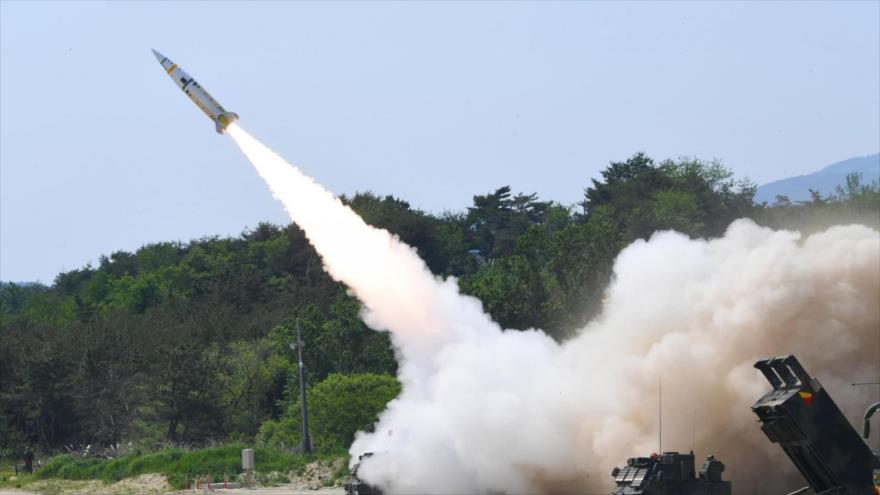 Se dispara un misil durante un ejercicio de entrenamiento conjunto de EE.UU. y Corea del Sur, 25 de mayo de 2022. (Foto: Getty Images)