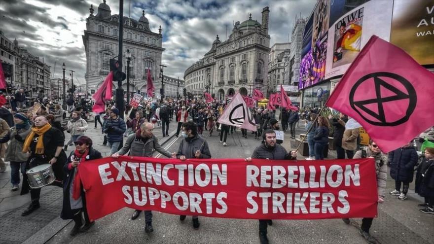 Reino Unido vive la mayor protesta en la última década – Noticiero 02:30 