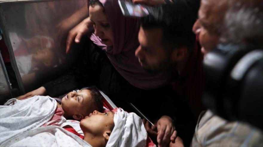 Niños palestinos asesinados en una ofensiva israelí por cohete en la ciudad de Gaza. (Foto: Reuters)